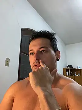 Snapshot of Lucasfit24 chatting on 03.21.25 Lucasfit24 online show from 03.21.25