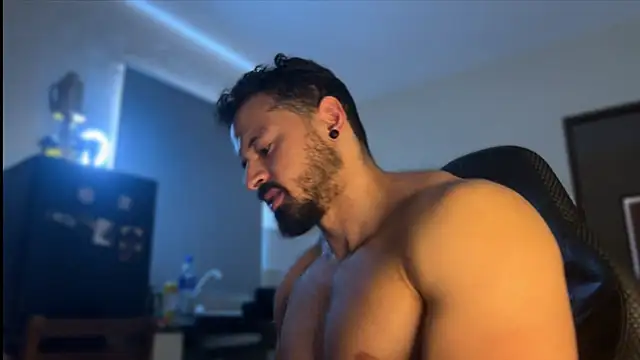 Snapshot of Lucasfit24 chatting on 11.03.25 Lucasfit24 online show from 11.03.25