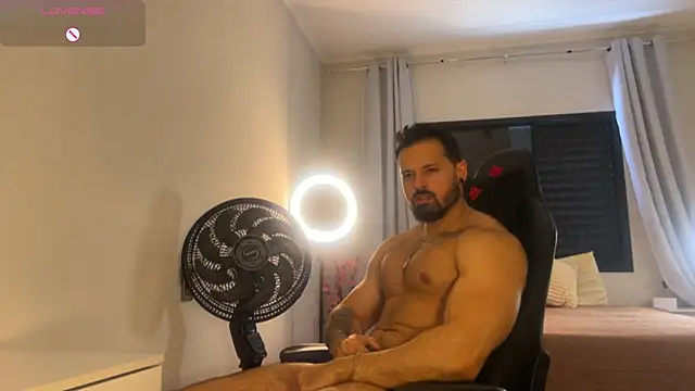 Snapshot of Lucasfit24 chatting on 11.30.25 Lucasfit24 online show from 11.30.25