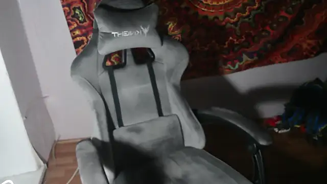 Snapshot of johnny_positive chatting on 10.31.25 johnny positive online show from 10.31.25