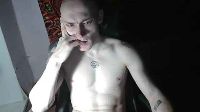 Snapshot of johnny_positive chatting on 11.03.25 johnny positive online show from 11.03.25