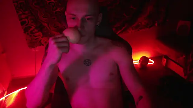 Snapshot of johnny_positive chatting on 11.15.25 johnny positive online show from 11.15.25