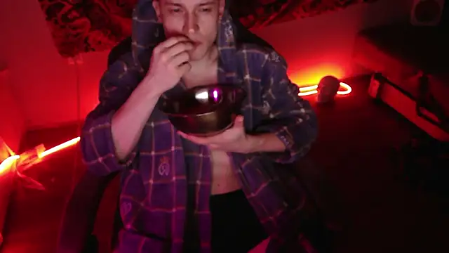 Snapshot of johnny_positive chatting on 11.19.25 johnny positive online show from 11.19.25