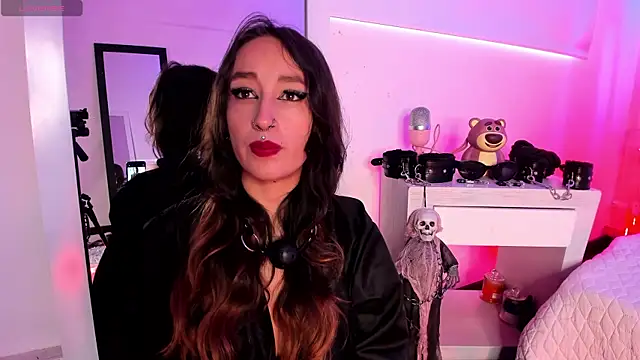 coral jonesss online show from 11.22.25