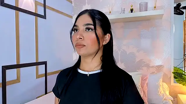 Snapshot of CharlotteGraay chatting on 11.28.25 CharlotteGraay online show from 11.28.25