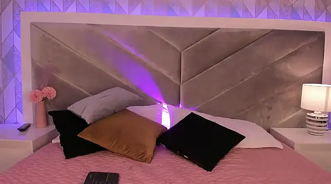 Snapshot of Sara__collins__ chatting on 02.04.25 Sara collins online show from 02.04.25