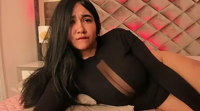 Snapshot of Sara__collins__ chatting on 02.11.25 Sara collins online show from 02.11.25