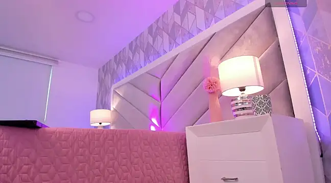 Snapshot of Sara__collins__ chatting on 02.21.25 Sara collins online show from 02.21.25