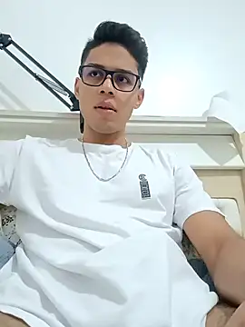 HornyTiger744 online show from 12.19.25