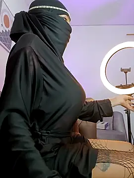 Snapshot of azahara_faraah chatting on 10.24.25 azahara faraah online show from 10.24.25