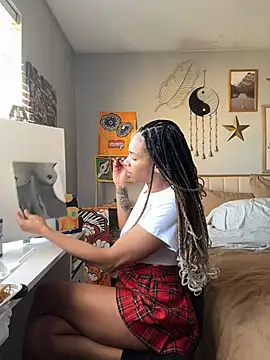 Snapshot of goddesskash chatting on 02.19.25 goddesskash online show from 02.19.25