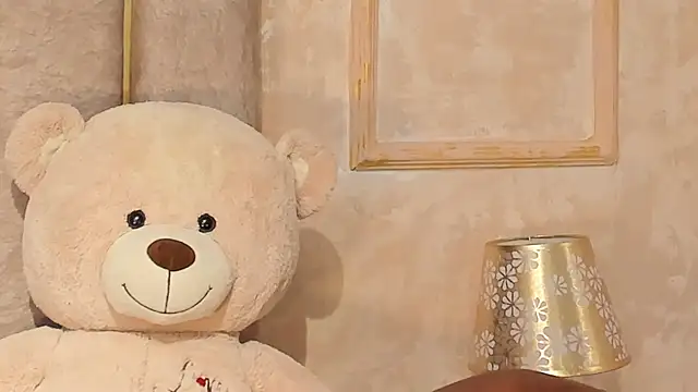 Snapshot of LilaBeily chatting on 01.21.25 LilaBeily online show from 01.21.25