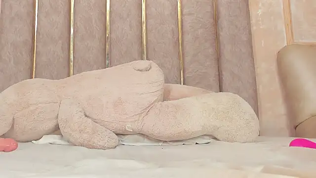 Snapshot of LilaBeily chatting on 02.11.25 LilaBeily online show from 02.11.25