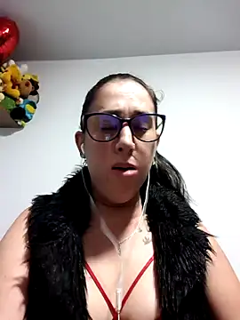 Snapshot of CHARLOTTE_1711 chatting on 10.24.25 CHARLOTTE 1711 online show from 10.24.25