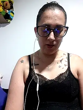 Snapshot of CHARLOTTE_1711 chatting on 10.28.25 CHARLOTTE 1711 online show from 10.28.25