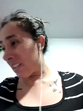 Snapshot of CHARLOTTE_1711 chatting on 11.09.25 CHARLOTTE 1711 online show from 11.09.25