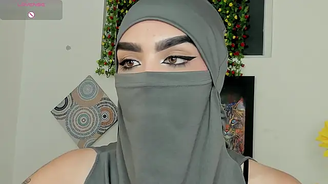 Snapshot of Maissa_Alabi chatting on 10.23.25 Maissa Alabi online show from 10.23.25