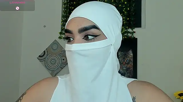 Snapshot of Maissa_Alabi chatting on 10.29.25 Maissa Alabi online show from 10.29.25