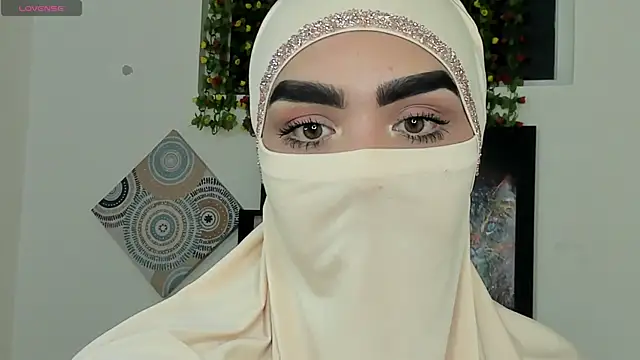 Snapshot of Maissa_Alabi chatting on 10.30.25 Maissa Alabi online show from 10.30.25