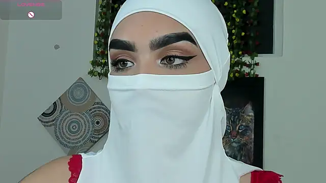 Snapshot of Maissa_Alabi chatting on 10.31.25 Maissa Alabi online show from 10.31.25