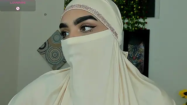 Snapshot of Maissa_Alabi chatting on 11.06.25 Maissa Alabi online show from 11.06.25