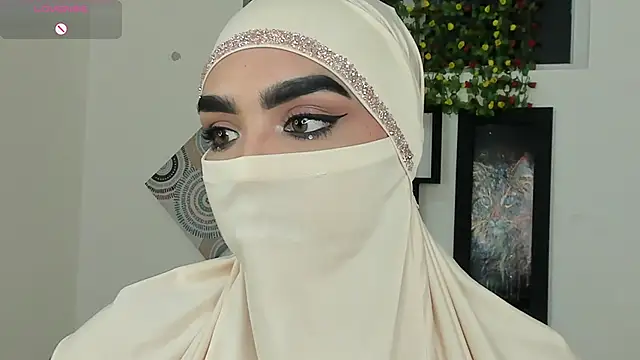 Snapshot of Maissa_Alabi chatting on 11.07.25 Maissa Alabi online show from 11.07.25