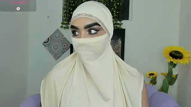 Snapshot of Maissa_Alabi chatting on 11.10.25 Maissa Alabi online show from 11.10.25