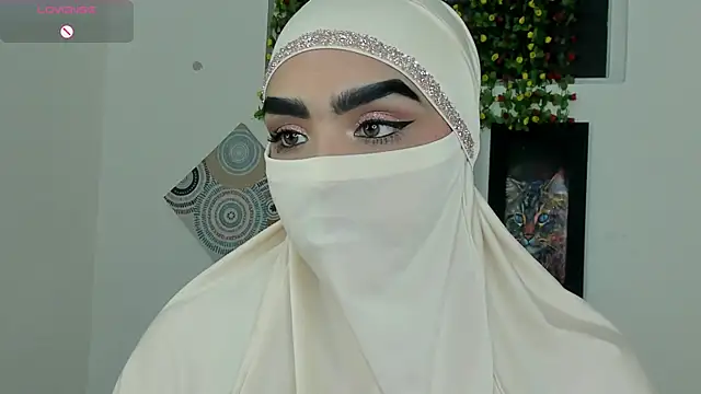 Snapshot of Maissa_Alabi chatting on 11.18.25 Maissa Alabi online show from 11.18.25