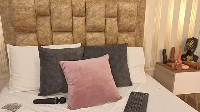 avis lara online show from 12.03.25