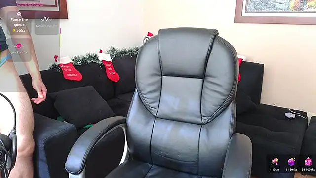 Snapshot of hairyncuteass chatting on 11.26.25 hairyncuteass online show from 11.26.25