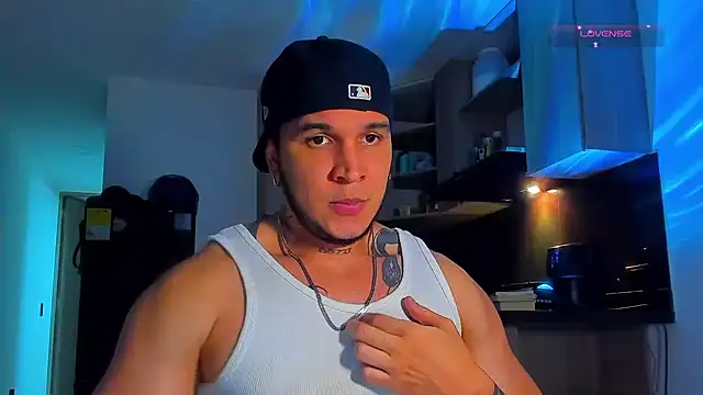 Snapshot of austinoficial chatting on 04.17.26 austinoficial online show from 04.17.26