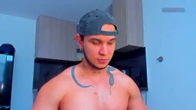 Snapshot of austinoficial chatting on 04.18.26 austinoficial online show from 04.18.26
