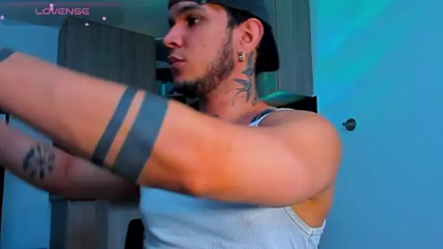 Snapshot of austinoficial chatting on 04.24.26 austinoficial online show from 04.24.26