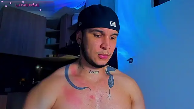 Snapshot of austinoficial chatting on 05.01.26 austinoficial online show from 05.01.26