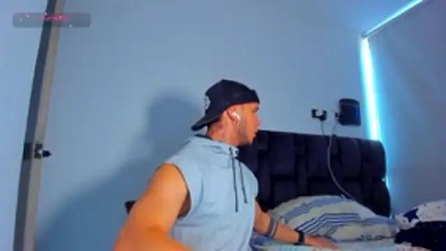 Snapshot of austinoficial chatting on 05.21.26 austinoficial online show from 05.21.26