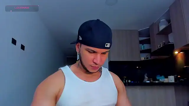 Snapshot of austinoficial chatting on 05.27.26 austinoficial online show from 05.27.26