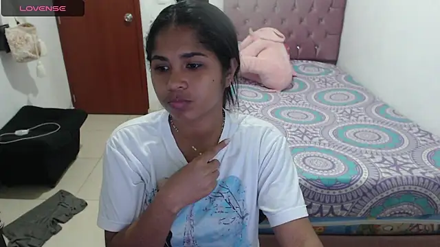 Snapshot of july-feria chatting on 01.13.25 july-feria online show from 01.13.25