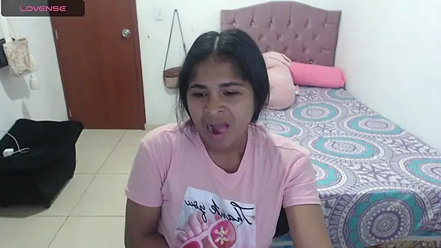 Snapshot of july-feria chatting on 01.22.25 july-feria online show from 01.22.25