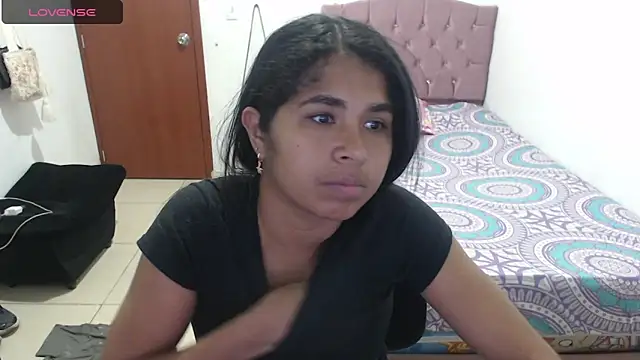 Snapshot of july-feria chatting on 02.13.25 july-feria online show from 02.13.25