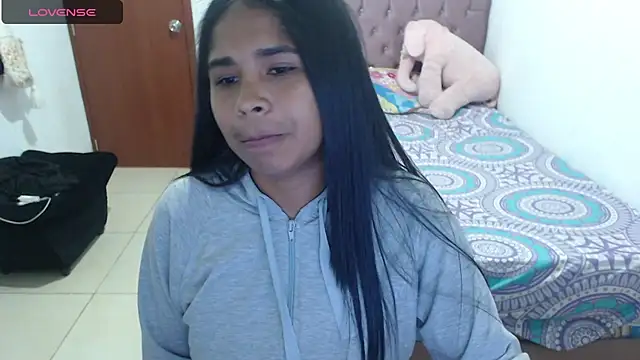 Snapshot of july-feria chatting on 02.25.25 july-feria online show from 02.25.25