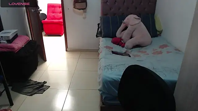 Snapshot of july-feria chatting on 09.15.25 july-feria online show from 09.15.25