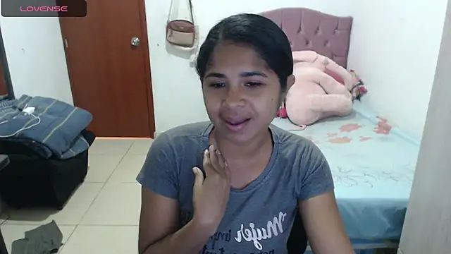 Snapshot of july-feria chatting on 10.05.25 july-feria online show from 10.05.25