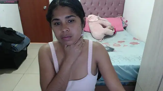 Snapshot of july-feria chatting on 10.22.25 july-feria online show from 10.22.25