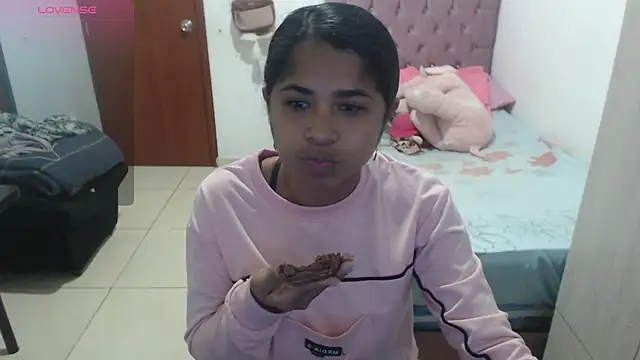 Snapshot of july-feria chatting on 11.23.25 july-feria online show from 11.23.25