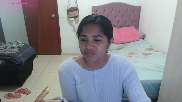 Snapshot of july-feria chatting on 11.24.25 july-feria online show from 11.24.25