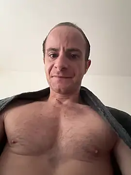 Snapshot of VicesVersa chatting on 02.28.25 VicesVersa online show from 02.28.25