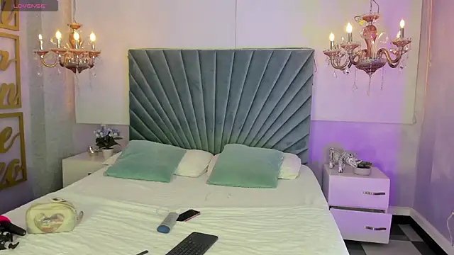 Snapshot of Aitana_Hilton_ chatting on 09.12.25 Aitana Hilton online show from 09.12.25