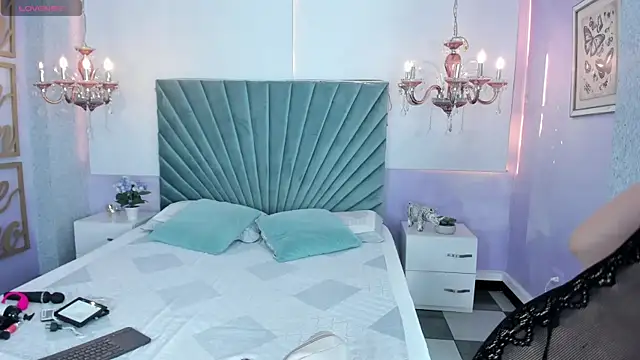 Snapshot of Aitana_Hilton_ chatting on 09.16.25 Aitana Hilton online show from 09.16.25