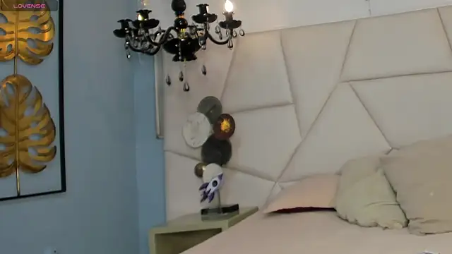 Snapshot of Aitana_Hilton_ chatting on 10.25.25 Aitana Hilton online show from 10.25.25