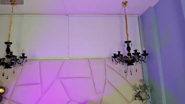 Snapshot of Aitana_Hilton_ chatting on 11.10.25 Aitana Hilton online show from 11.10.25